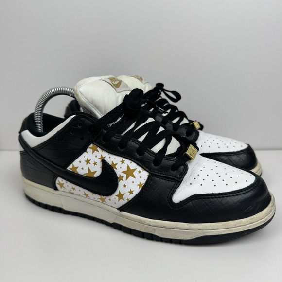 Size 9 -‎ Nike SB Dunk Low Supreme Stars Black 2021 - Picture 1 of 9